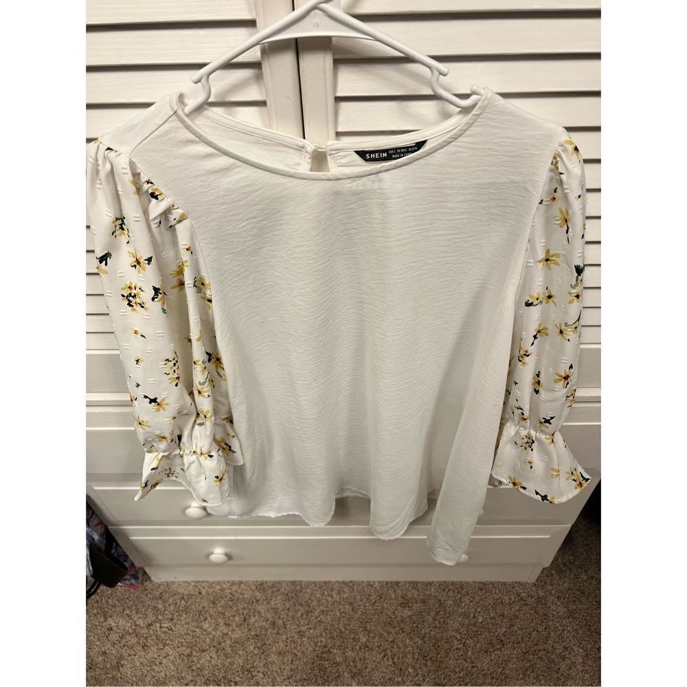 ☀️ New white blouse with floral Print puff Sleeve Top ☀️